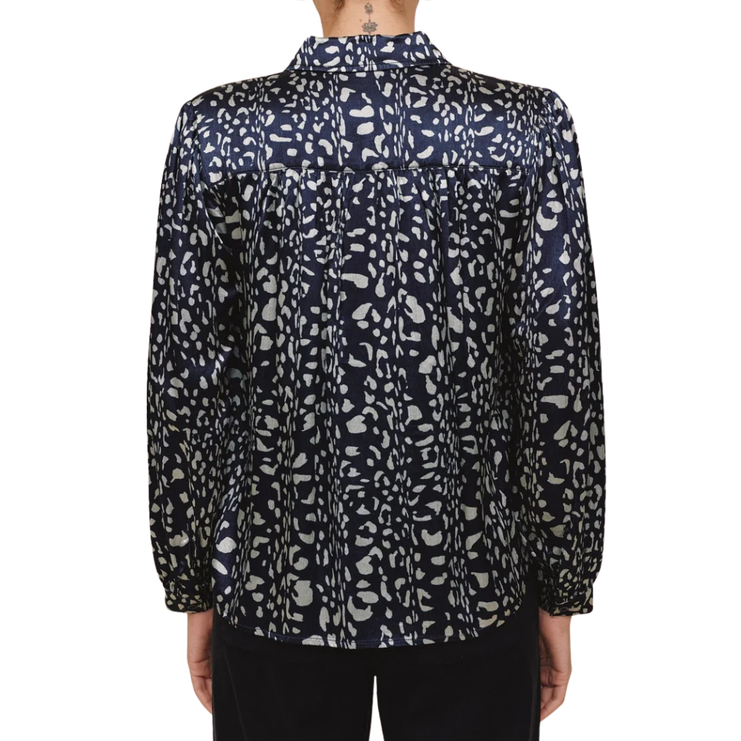 LONG SLEEVE SHIRRED SHOULDER BUTTONDOWN ARCTIC