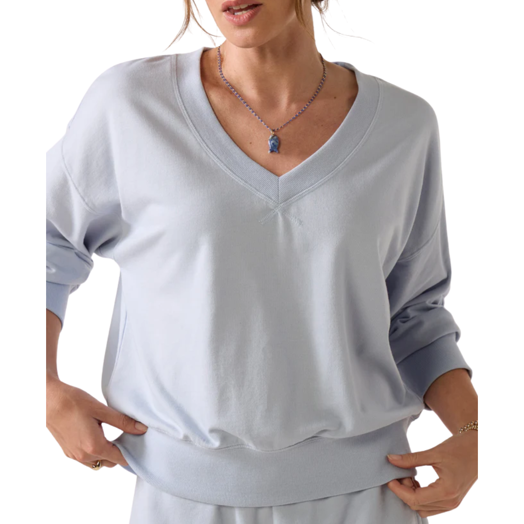 EVERYDAY FRENCH TERRY VNECK SKYLINE
