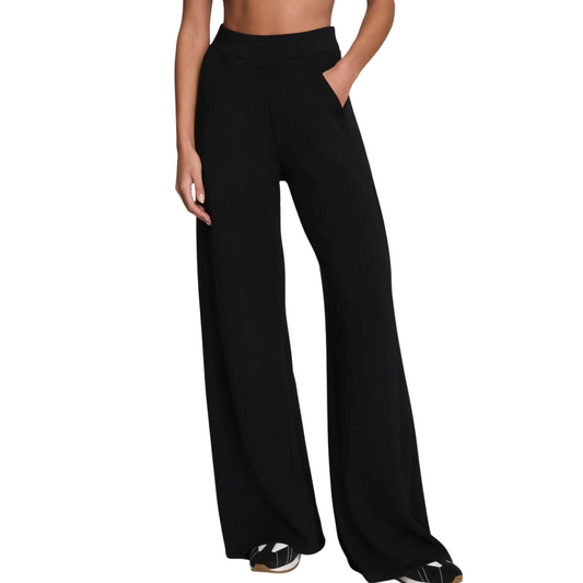 AIRESSENTIALS WIDE LEG TRACK PANT VERY BLACK