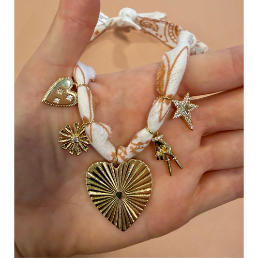 5 CHARM NECKLACE WHITE/BROWN