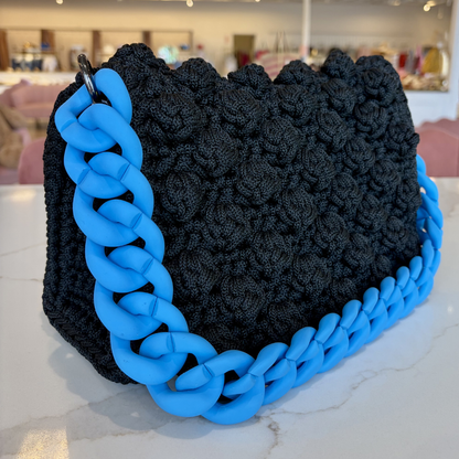 BLACK BUBBLE BAG WITH BLUE CHAIN