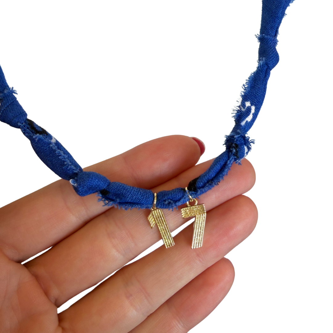 17 FOOTBALL CHARM NECKLACE BLUE