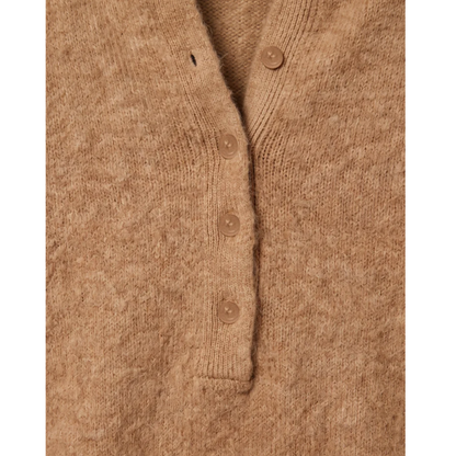 WESTMONT HENLEY SWEATER GOLDEN CARAMEL